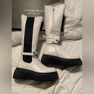 Azalea wang white boots with black chunky heel silver chain accent size 8